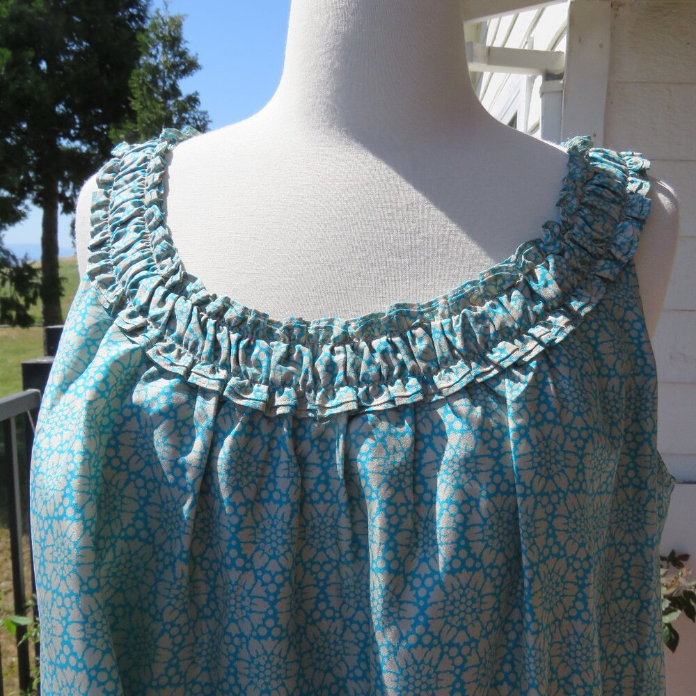 Liz Clairborne Size 12 100% Silk Fully Lined Knee Length Beautiful Sun Dress